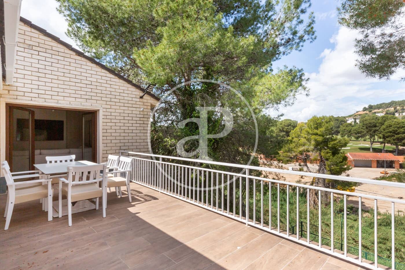 5 bedroom Villa for sale in Chiva with pool - € 750,000 (Ref: 9000107)