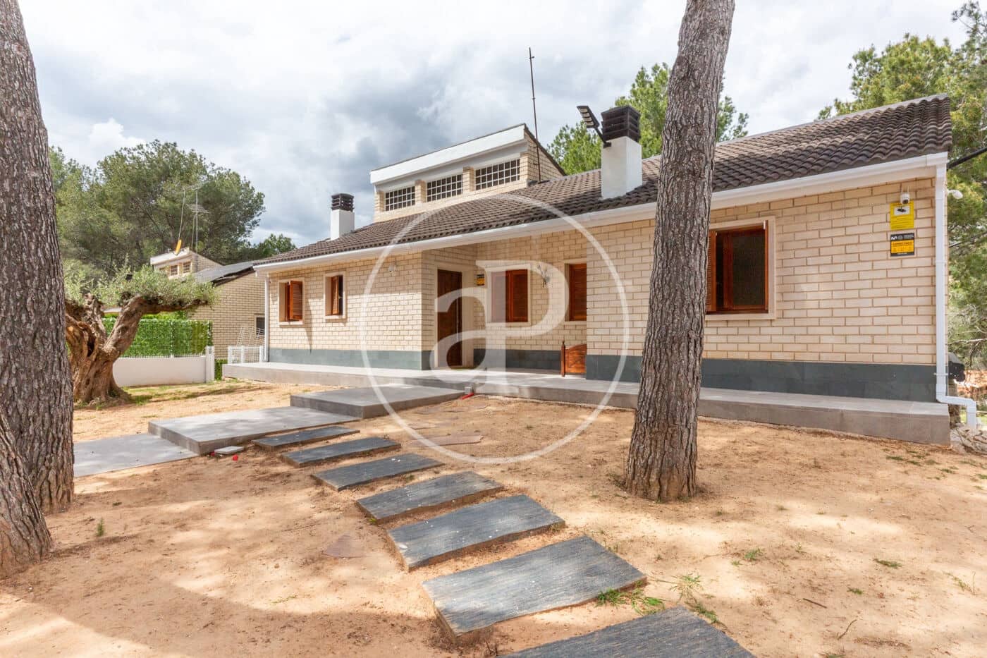 5 bedroom Villa for sale in Chiva with pool - € 750,000 (Ref: 9000107)