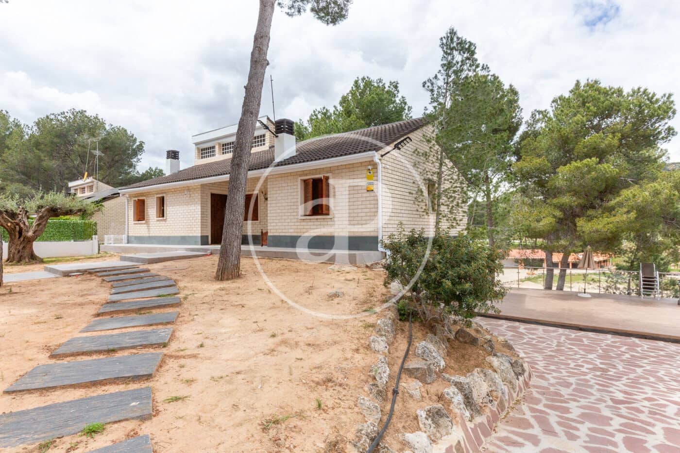 5 bedroom Villa for sale in Chiva with pool - € 750,000 (Ref: 9000107)