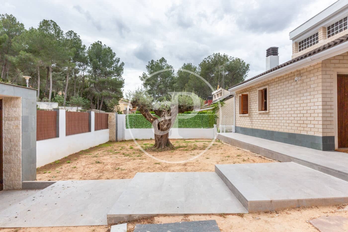 5 bedroom Villa for sale in Chiva with pool - € 750,000 (Ref: 9000107)