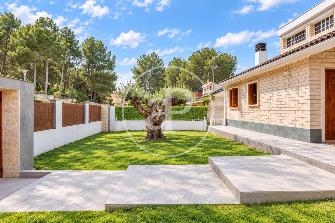 5 bedroom Villa for sale in Chiva with pool - € 750,000 (Ref: 9000107)