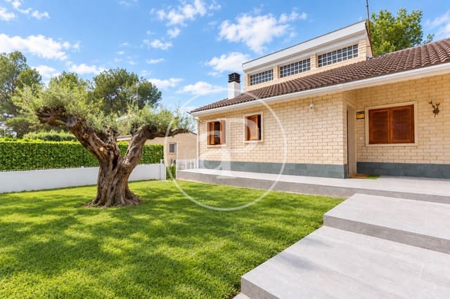 5 bedroom Villa for sale in Chiva with pool - € 750,000 (Ref: 9000107)