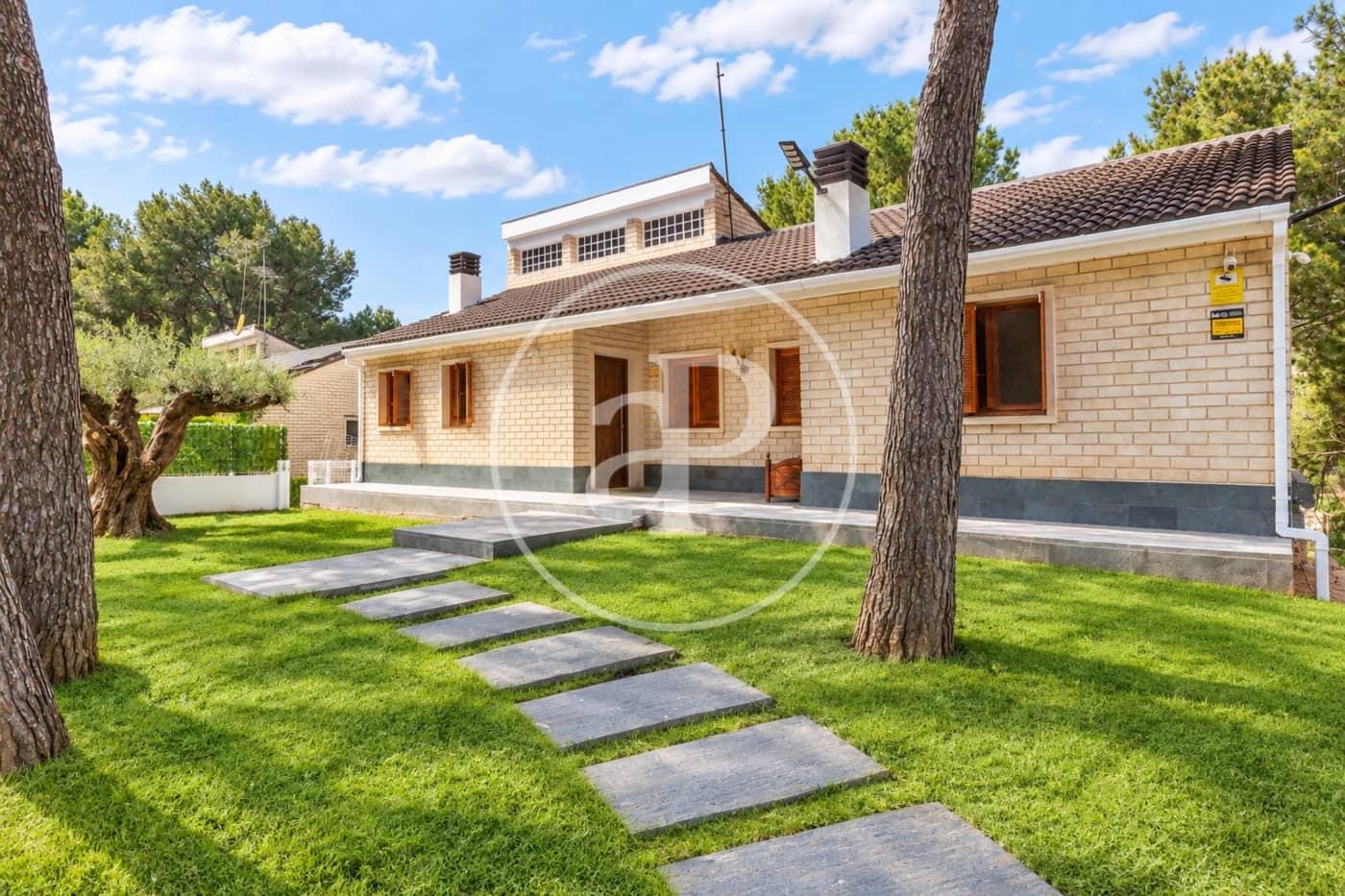 5 bedroom Villa for sale in Chiva with pool - € 750,000 (Ref: 9000107)