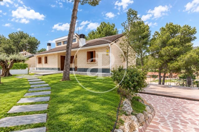 5 bedroom Villa for sale in Chiva with pool - € 750,000 (Ref: 9000107)
