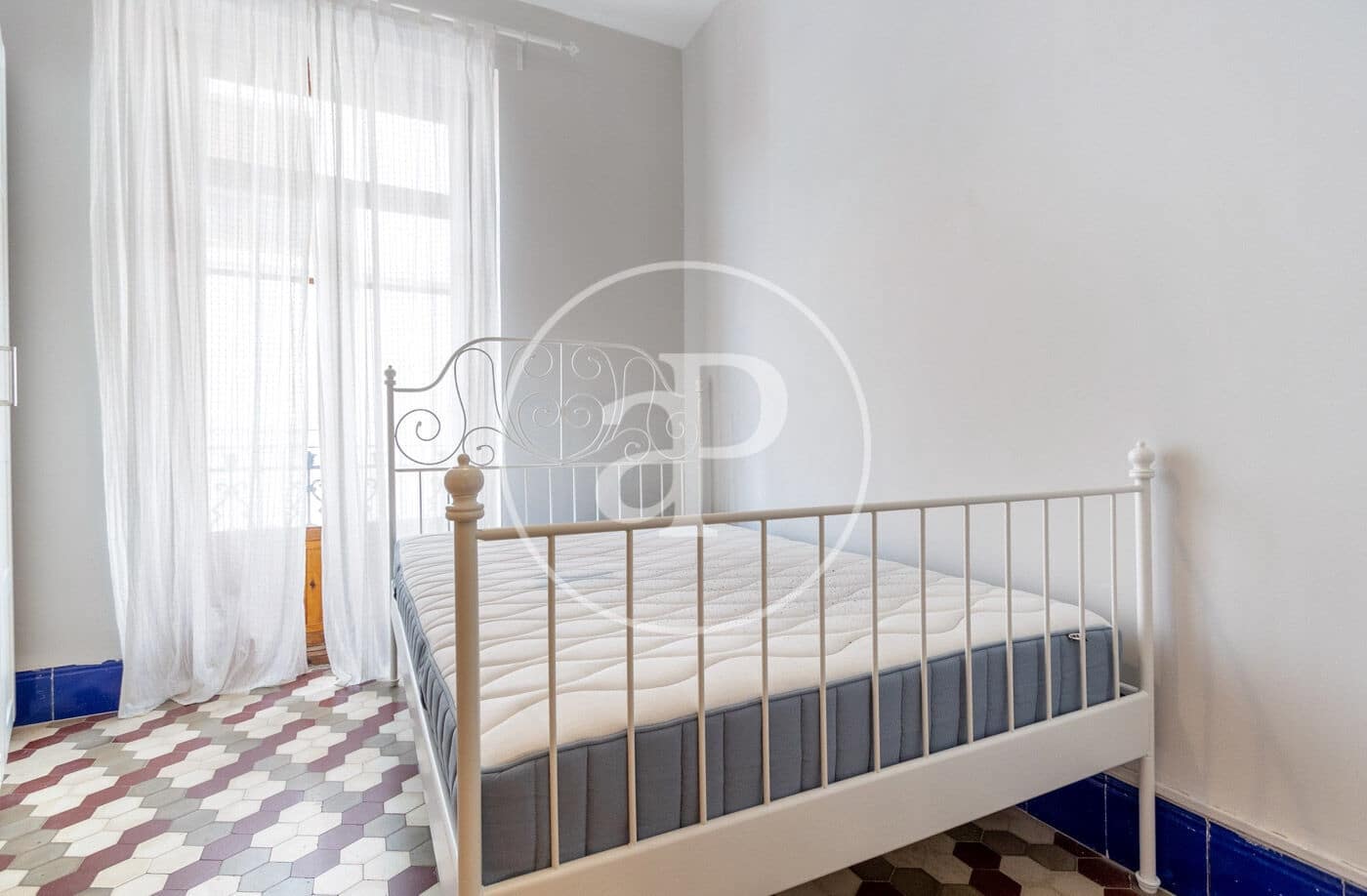 4 slaapkamer Appartement te huur in Valencia stad - € 2.000 (Ref: 9003077)