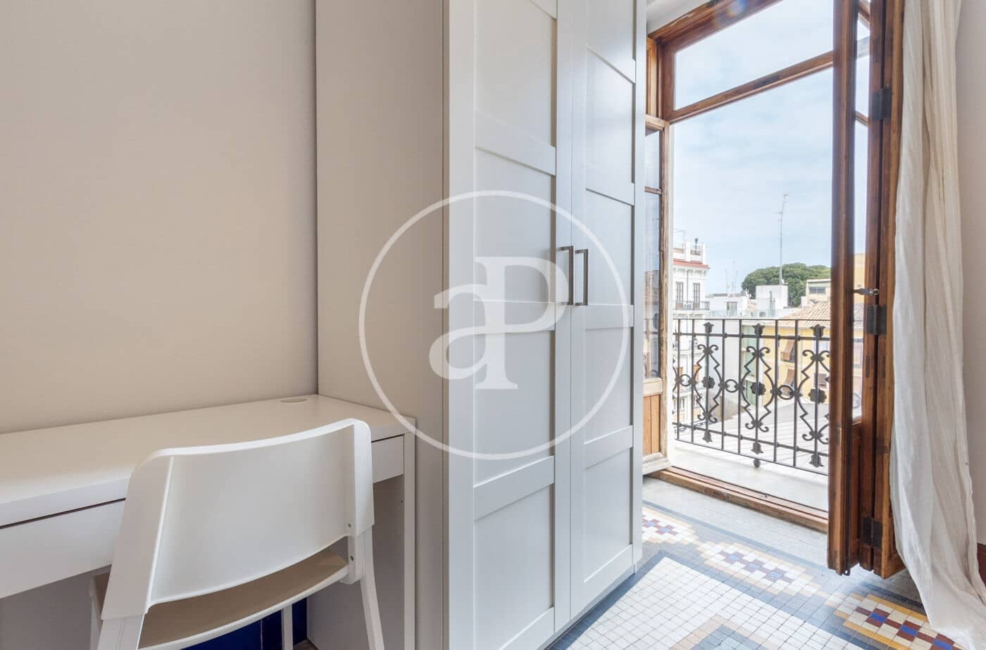 4 slaapkamer Appartement te huur in Valencia stad - € 2.000 (Ref: 9003077)