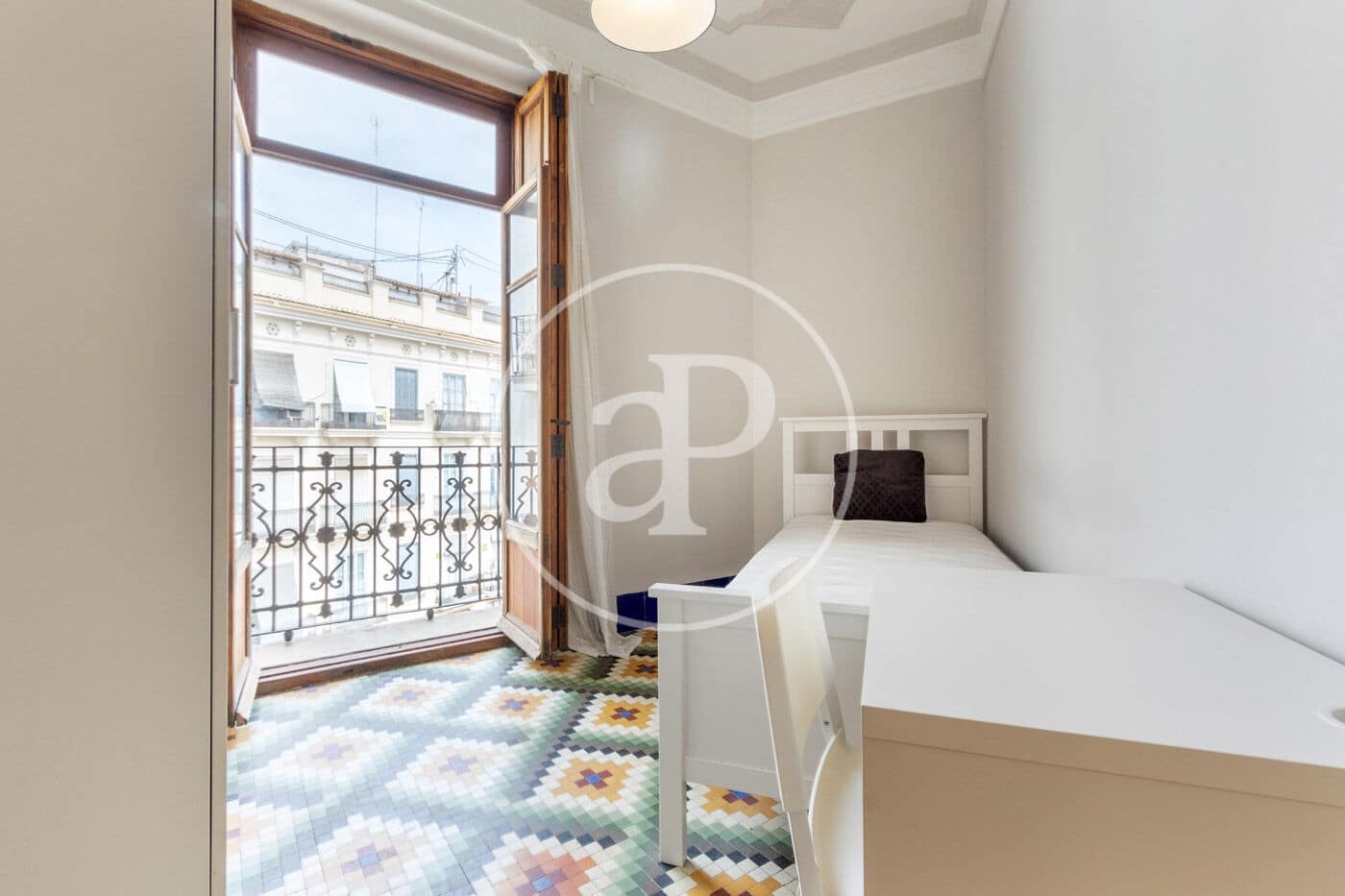 4 slaapkamer Appartement te huur in Valencia stad - € 2.000 (Ref: 9003077)