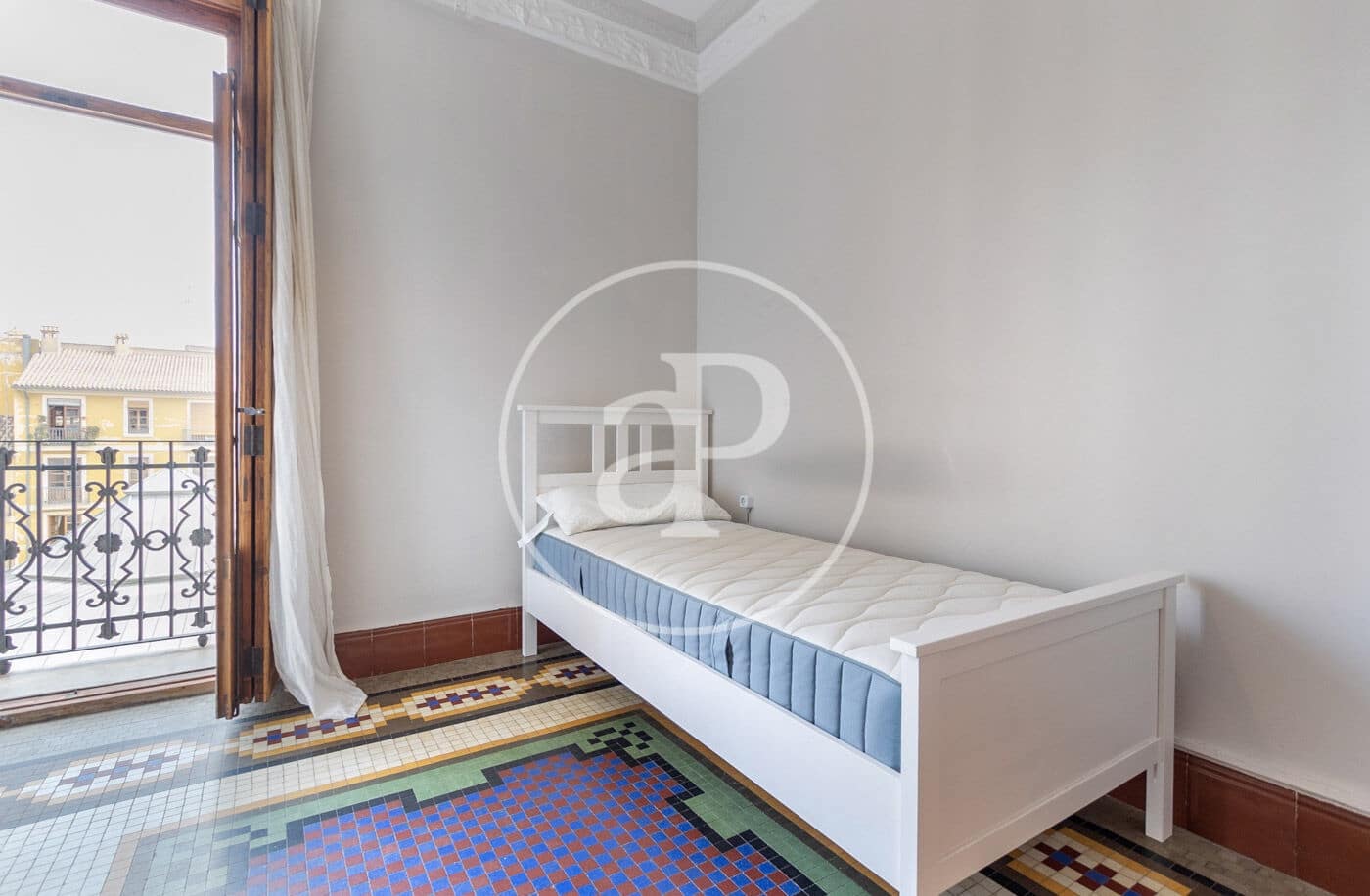 4 slaapkamer Appartement te huur in Valencia stad - € 2.000 (Ref: 9003077)