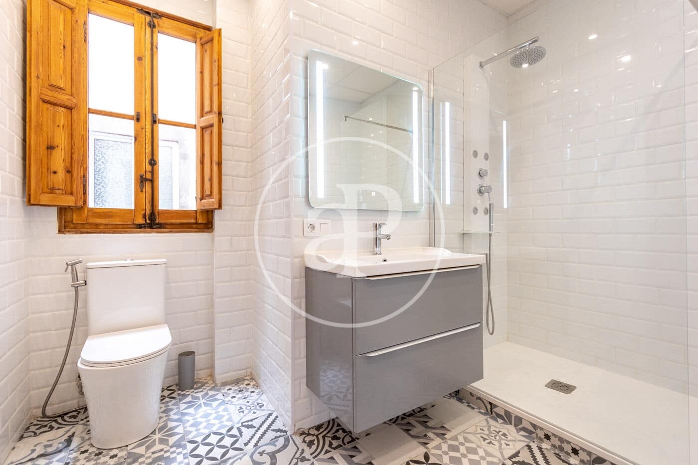 4 slaapkamer Appartement te huur in Valencia stad - € 2.000 (Ref: 9003077)