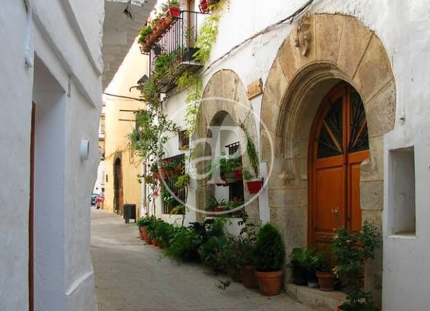 18 bedroom Villa for sale in Utiel - € 900,000 (Ref: 9003083)