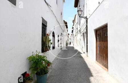 18 bedroom Villa for sale in Utiel - € 900,000 (Ref: 9003083)