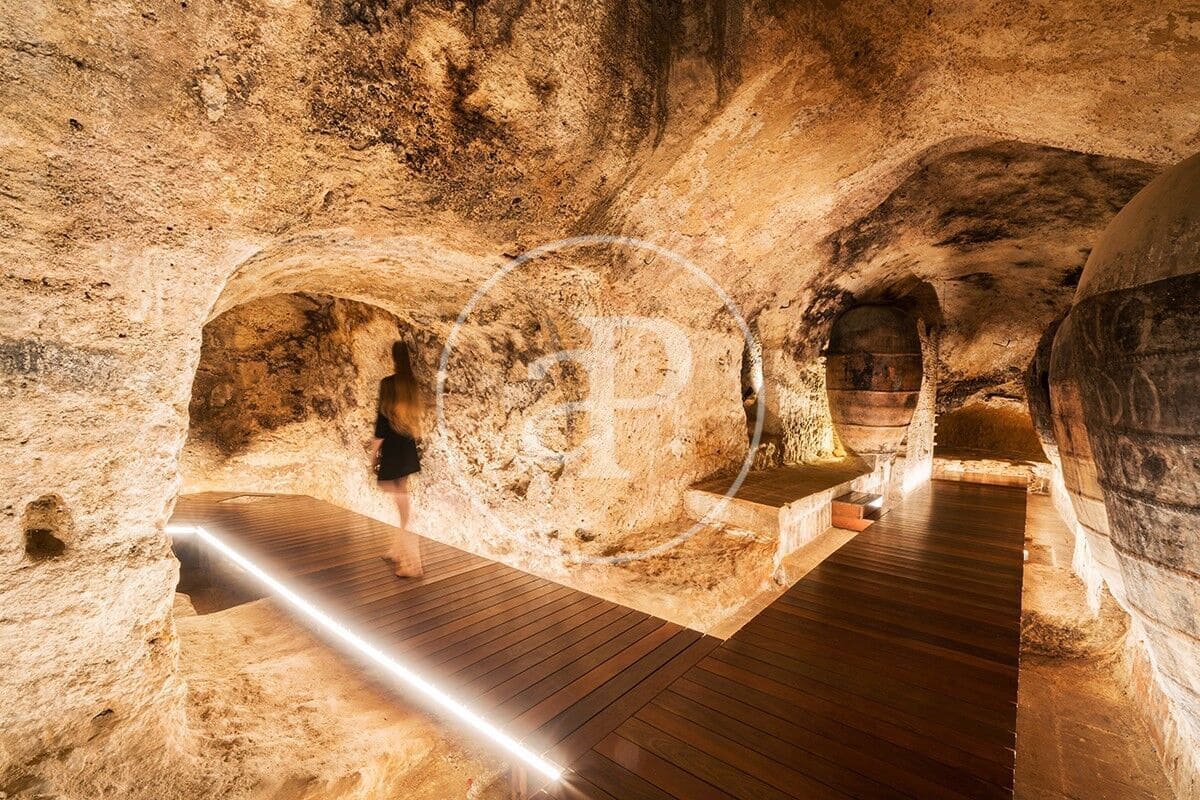 18 bedroom Villa for sale in Utiel - € 900,000 (Ref: 9003083)