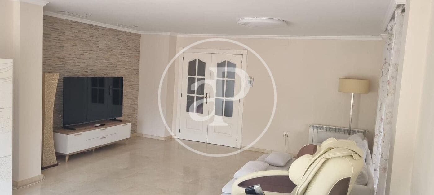 3 soveværelse Villa til salg i L'Eliana med swimmingpool - € 698.000 (Ref: 9003084)