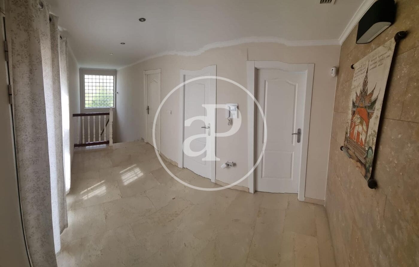 3 soveværelse Villa til salg i L'Eliana med swimmingpool - € 698.000 (Ref: 9003084)