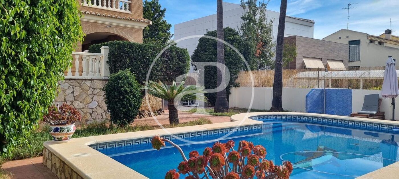 3 soveværelse Villa til salg i L'Eliana med swimmingpool - € 698.000 (Ref: 9003084)