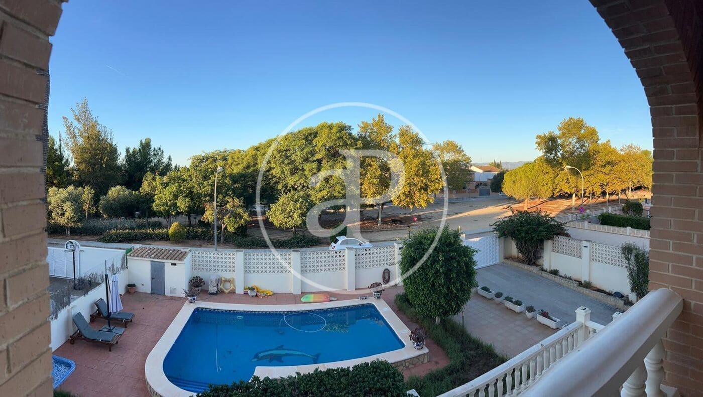 3 soveværelse Villa til salg i L'Eliana med swimmingpool - € 698.000 (Ref: 9003084)