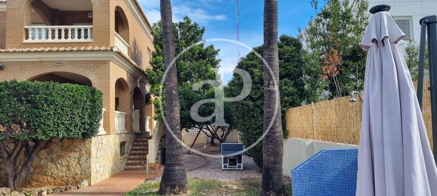 3 soveværelse Villa til salg i L'Eliana med swimmingpool - € 698.000 (Ref: 9003084)