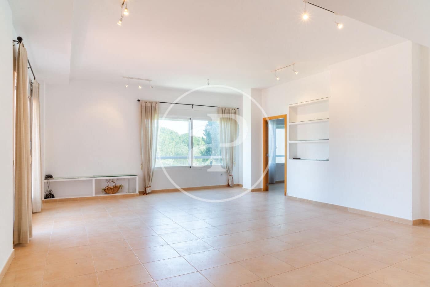 Penthouse de 4 chambres à louer à Betera avec piscine - 2 750 € (Ref: 9012892)