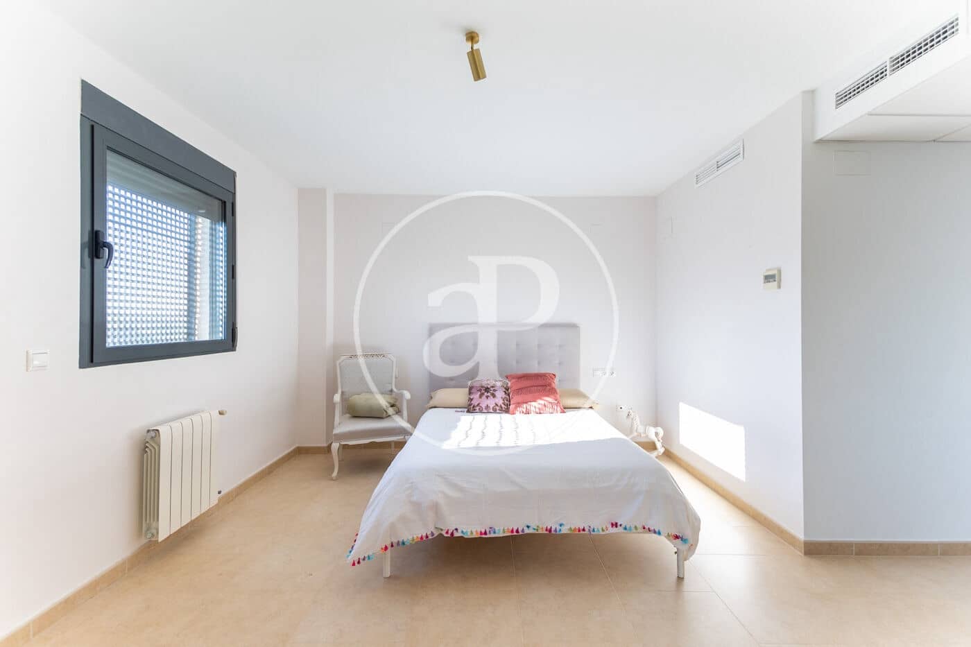 3 soveværelse Villa til salg i Chiva med swimmingpool - € 599.000 (Ref: 9012895)