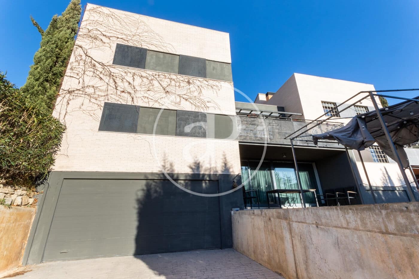 3 soveværelse Villa til salg i Chiva med swimmingpool - € 599.000 (Ref: 9012895)