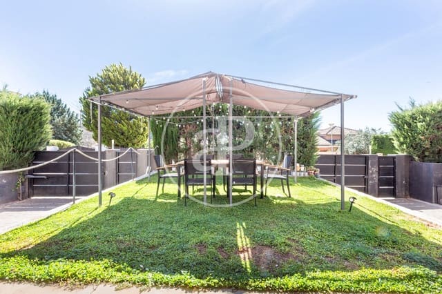 3 quarto Moradia para venda em Chiva com piscina - 475 000 € (Ref: 9012895)