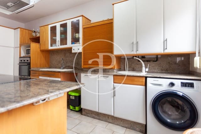 5 bedroom Apartment for rent in La Roqueta, Valencia city - € 2,170 (Ref: 9021071)