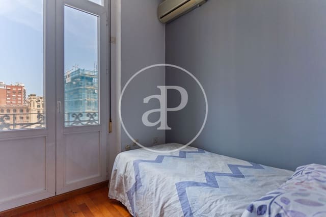 5 bedroom Apartment for rent in La Roqueta, Valencia city - € 2,170 (Ref: 9021071)