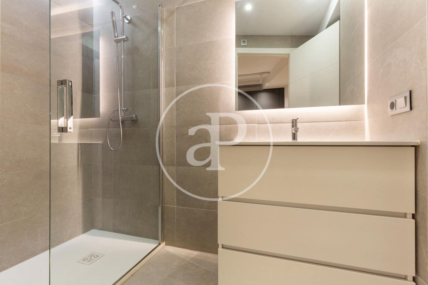 1 soveværelse Lejlighed til leje i Valencia by - € 1.200 (Ref: 9026912)