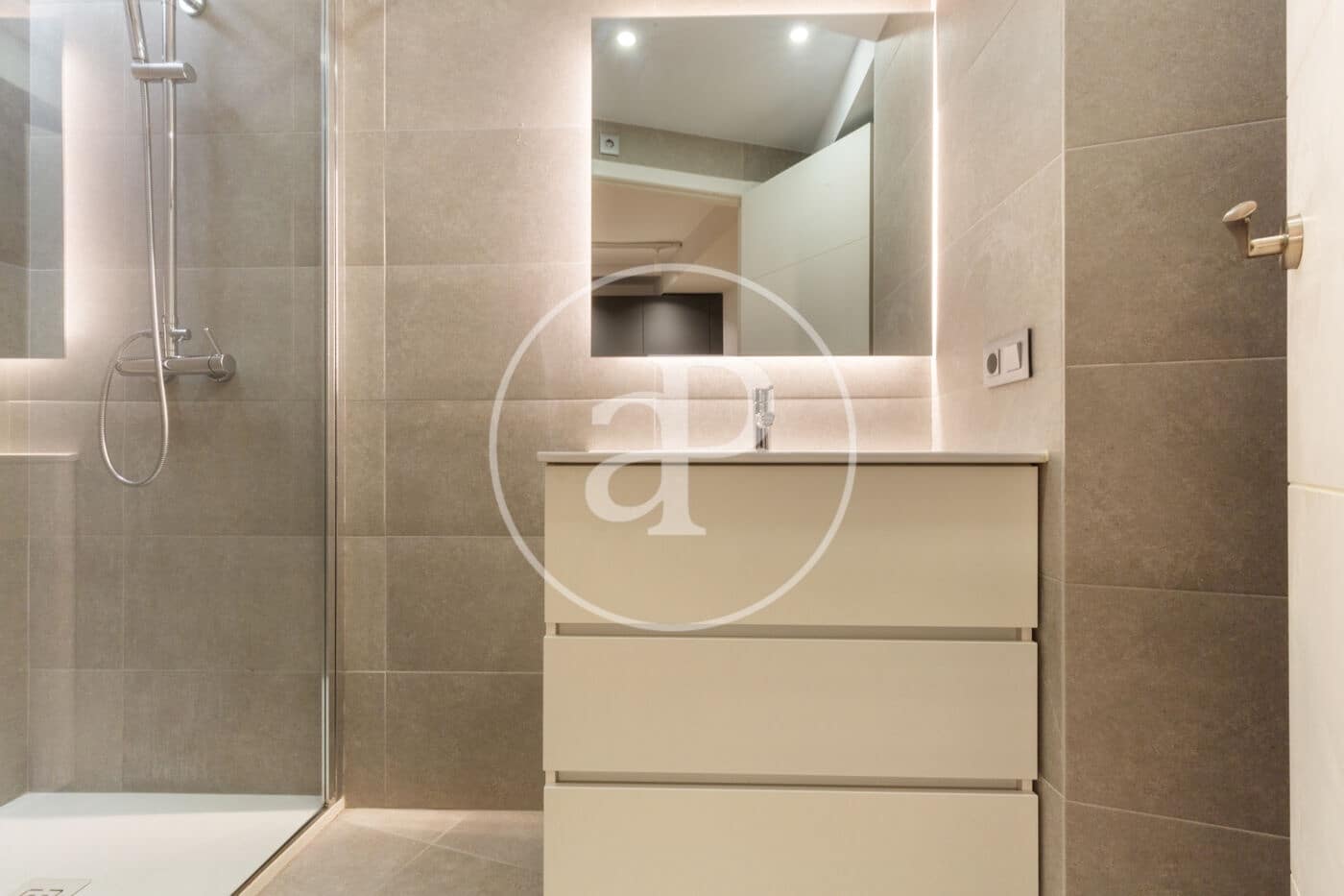 1 soveværelse Lejlighed til leje i Valencia by - € 1.200 (Ref: 9026912)