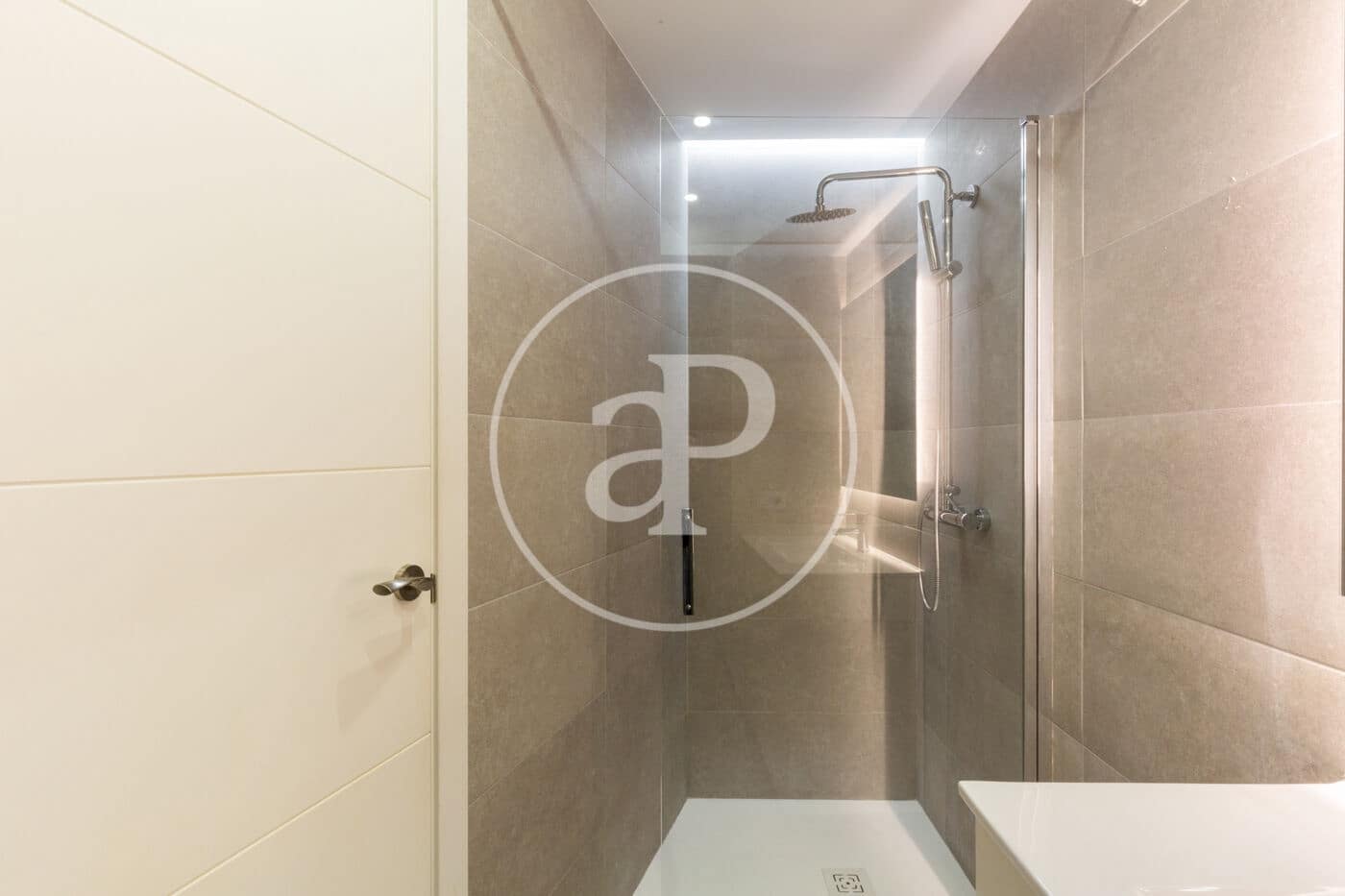 1 soveværelse Lejlighed til leje i Valencia by - € 1.200 (Ref: 9026912)