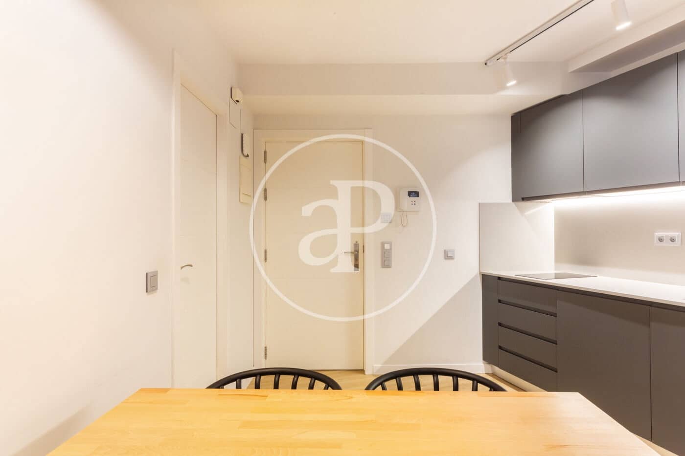 1 soveværelse Lejlighed til leje i Valencia by - € 1.200 (Ref: 9026912)