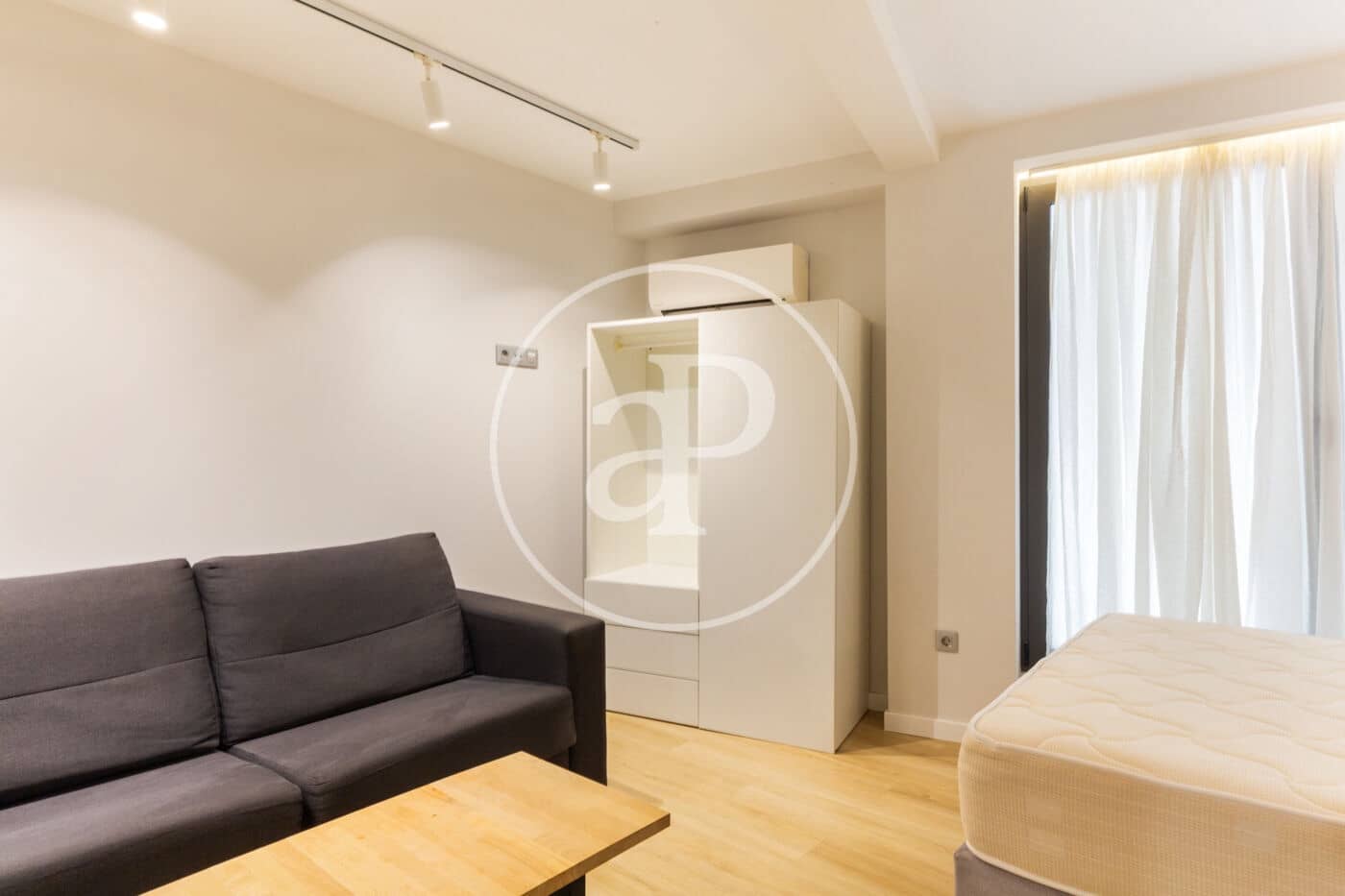 Villa til leje i Valencia by - € 1.100 (Ref: 9026916)