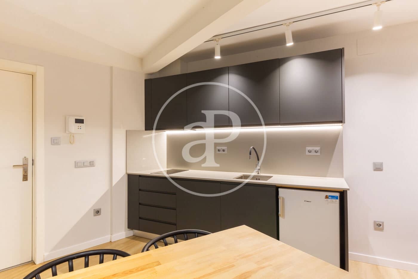 Villa til leje i Valencia by - € 1.100 (Ref: 9026916)