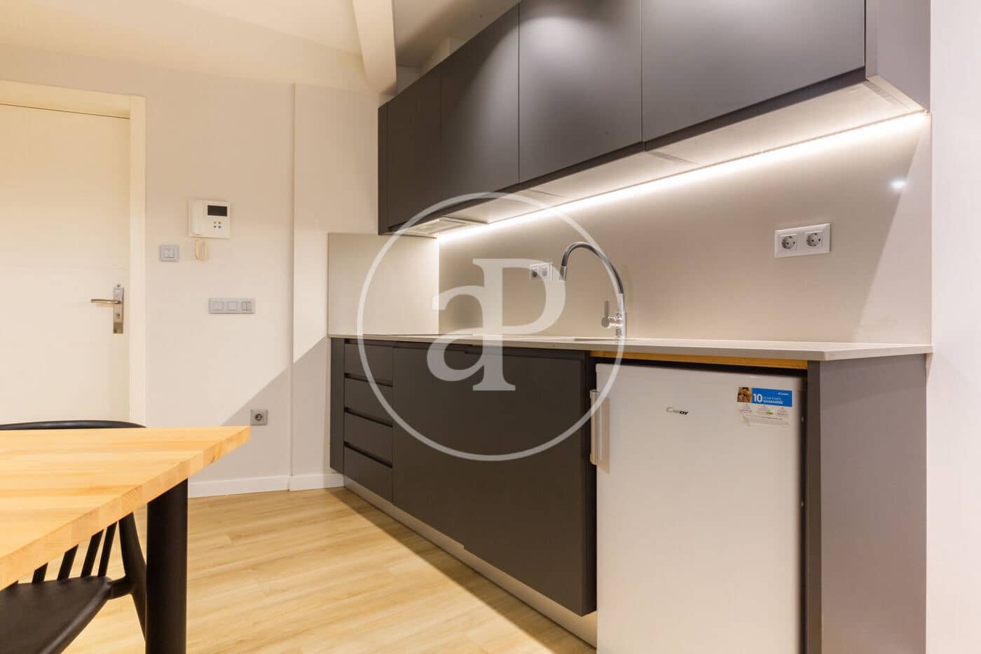 Villa til leje i Valencia by - € 1.100 (Ref: 9026916)