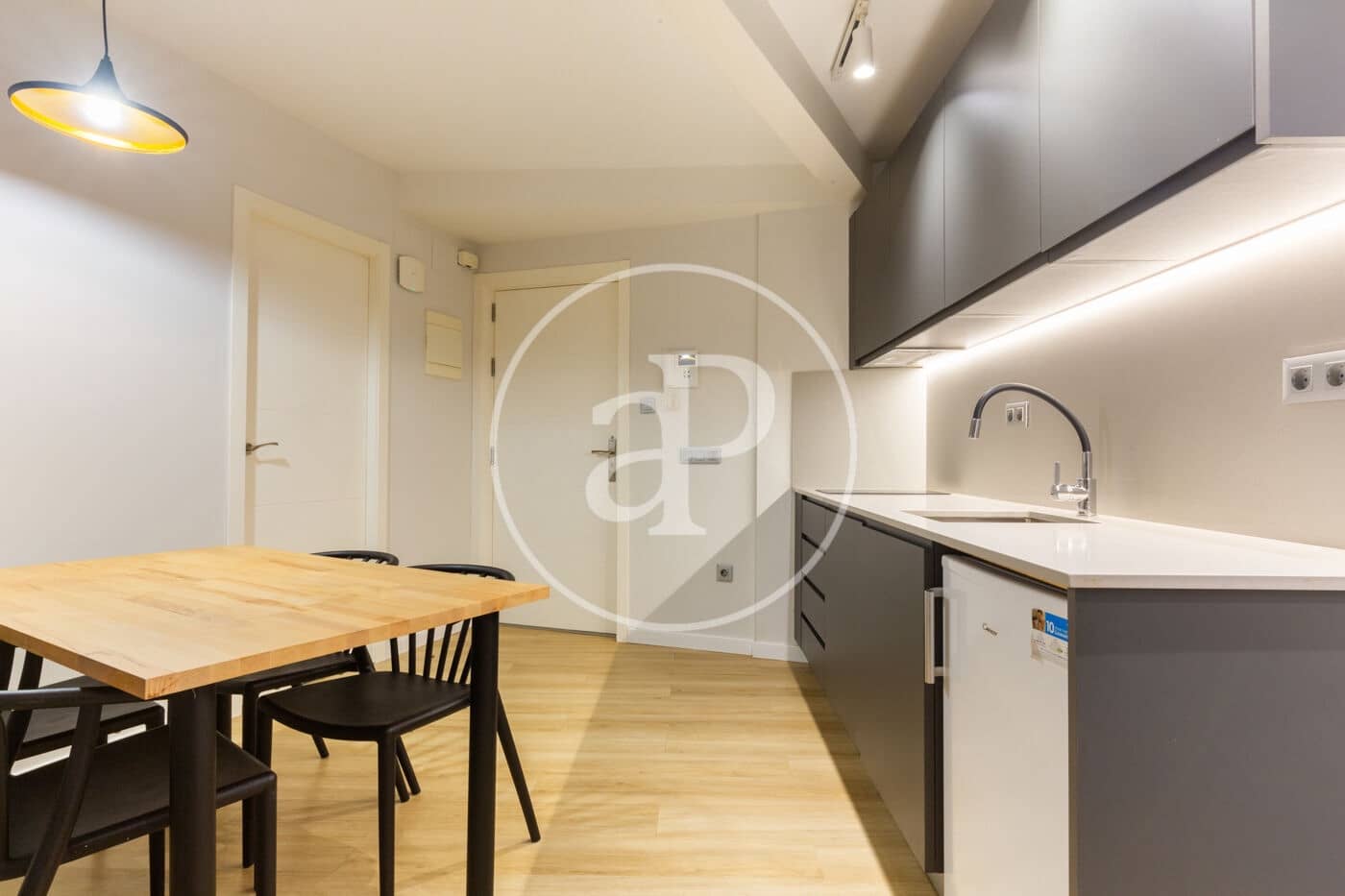 Villa til leje i Valencia by - € 1.100 (Ref: 9026916)