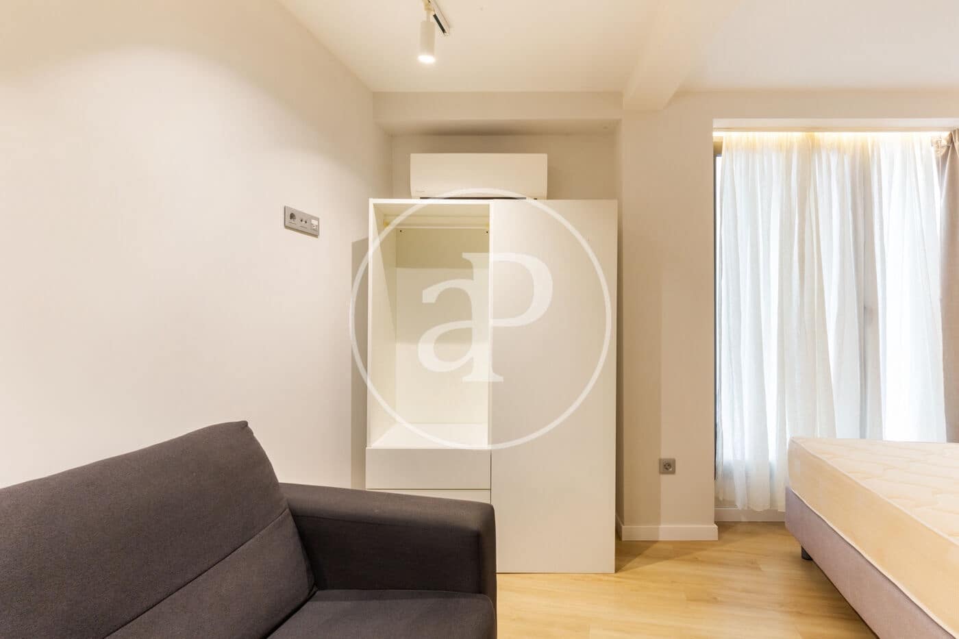 Villa til leje i Valencia by - € 1.100 (Ref: 9026916)