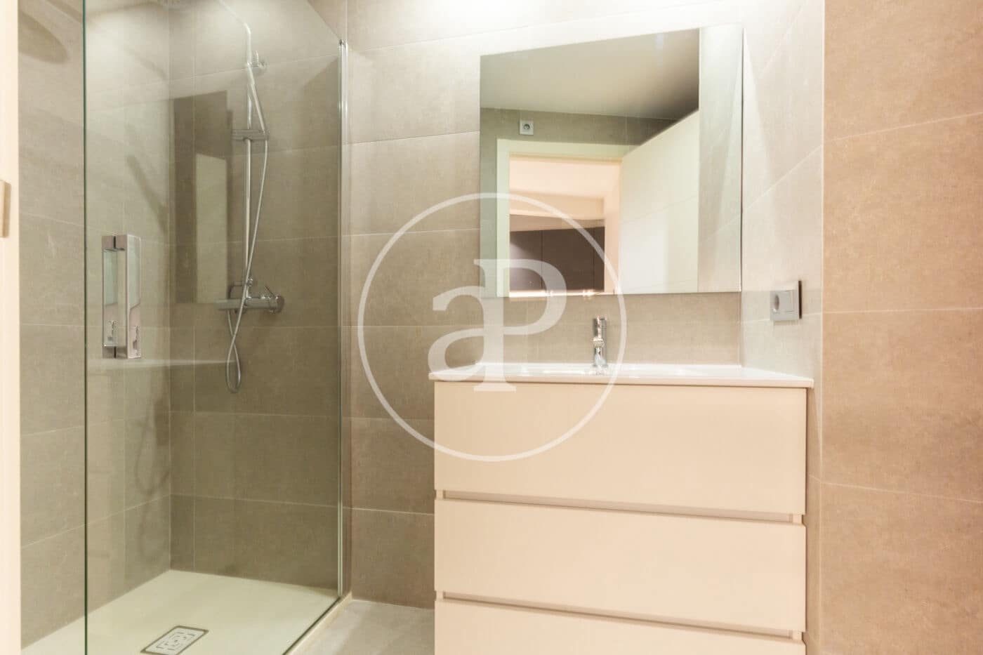 Villa til leje i Valencia by - € 1.100 (Ref: 9026916)