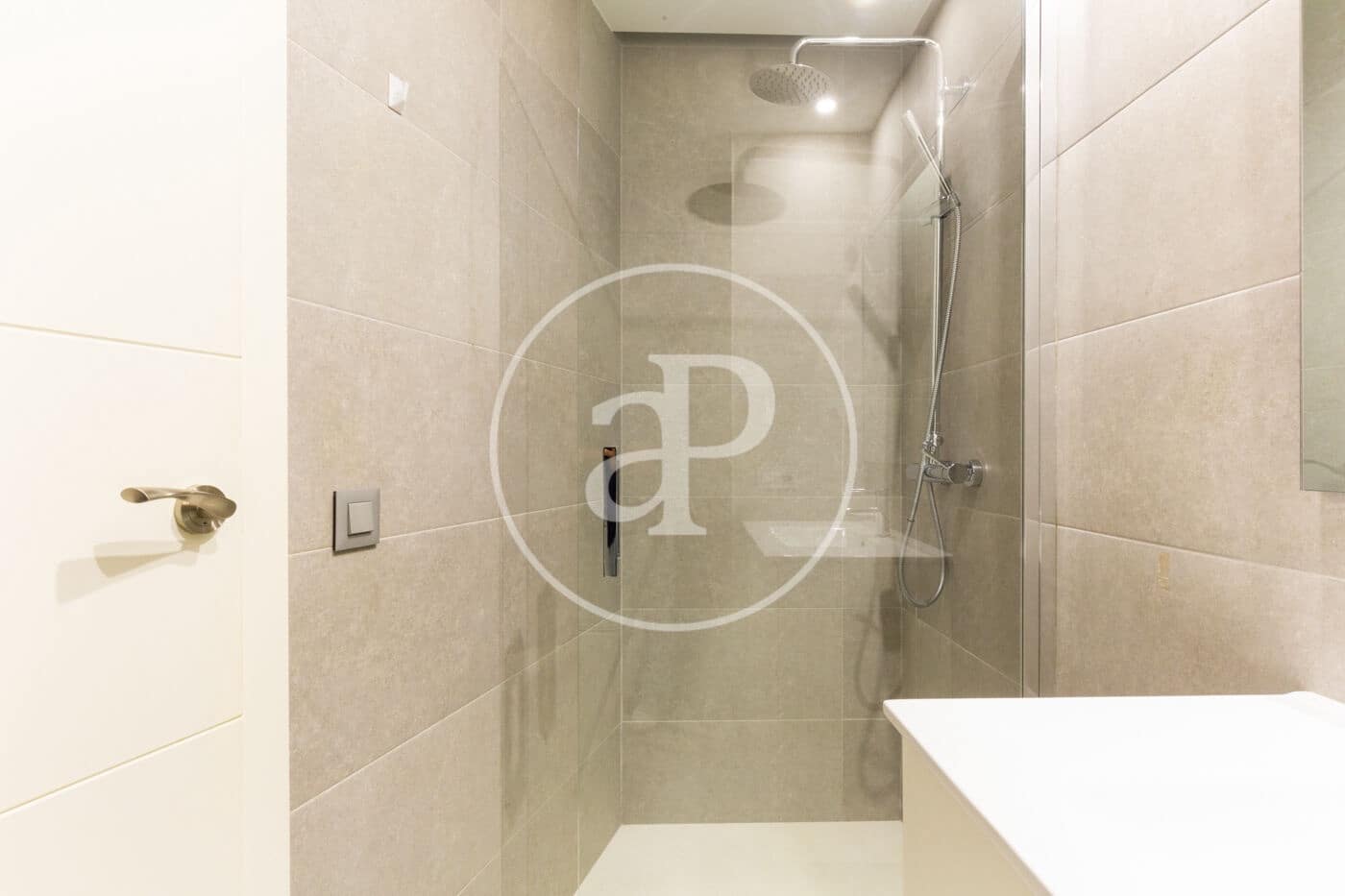 Villa til leje i Valencia by - € 1.100 (Ref: 9026916)