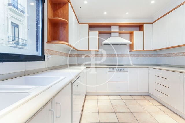 5 makuuhuone Huoneisto myytävänä paikassa Barrio del Centro, Alicante kaupunki - 520 000 € (Ref: 9026920)