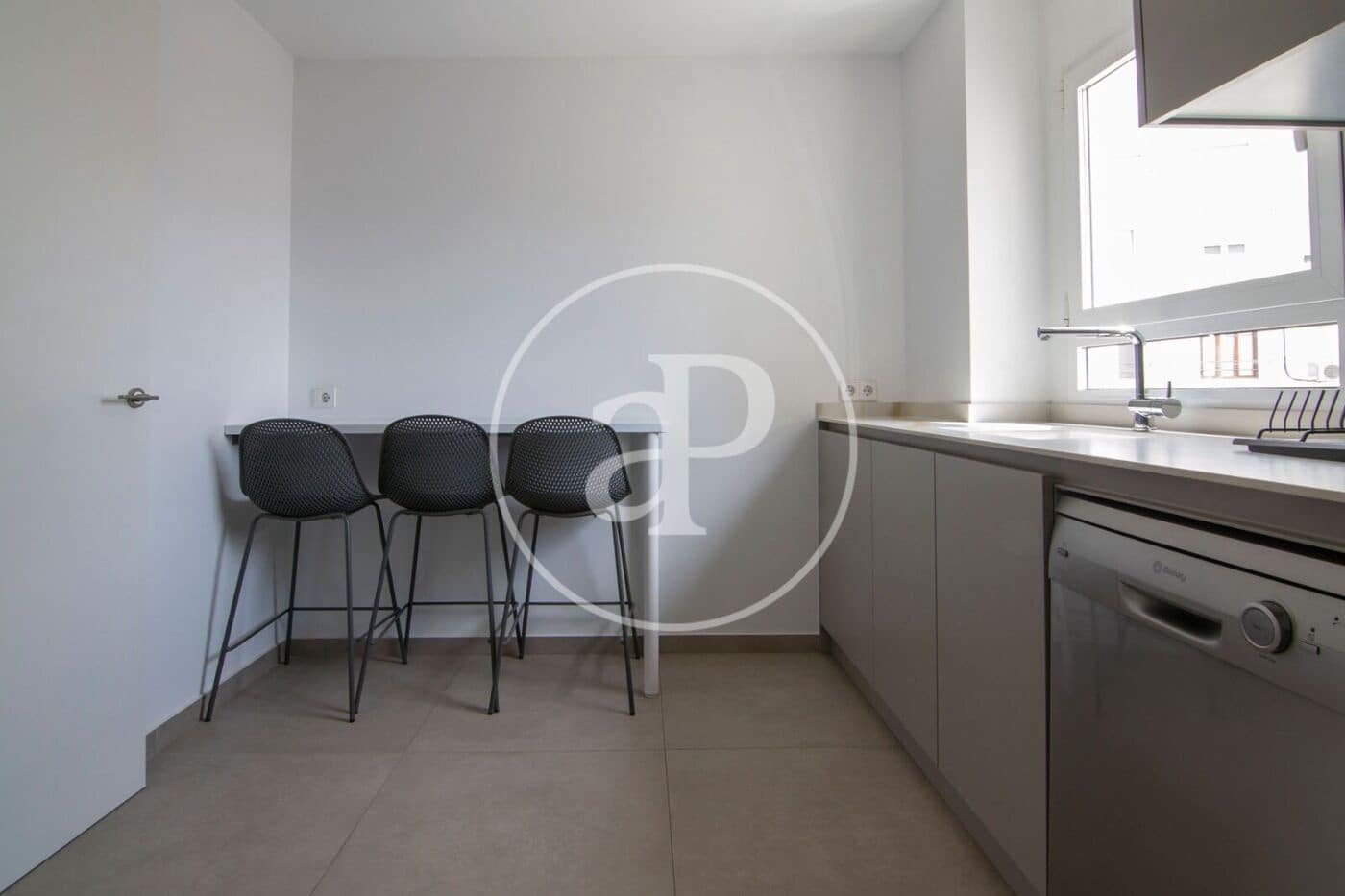 4 sypialnia Apartament do wynajęcia w Miasto Walencja - 3 000 € (Ref: 9049136)