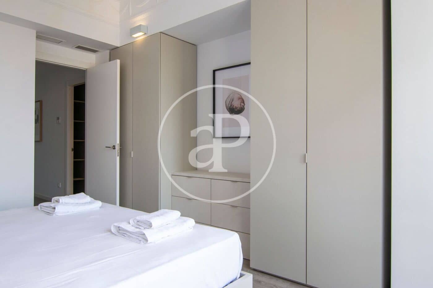 4 sypialnia Apartament do wynajęcia w Miasto Walencja - 3 000 € (Ref: 9049136)