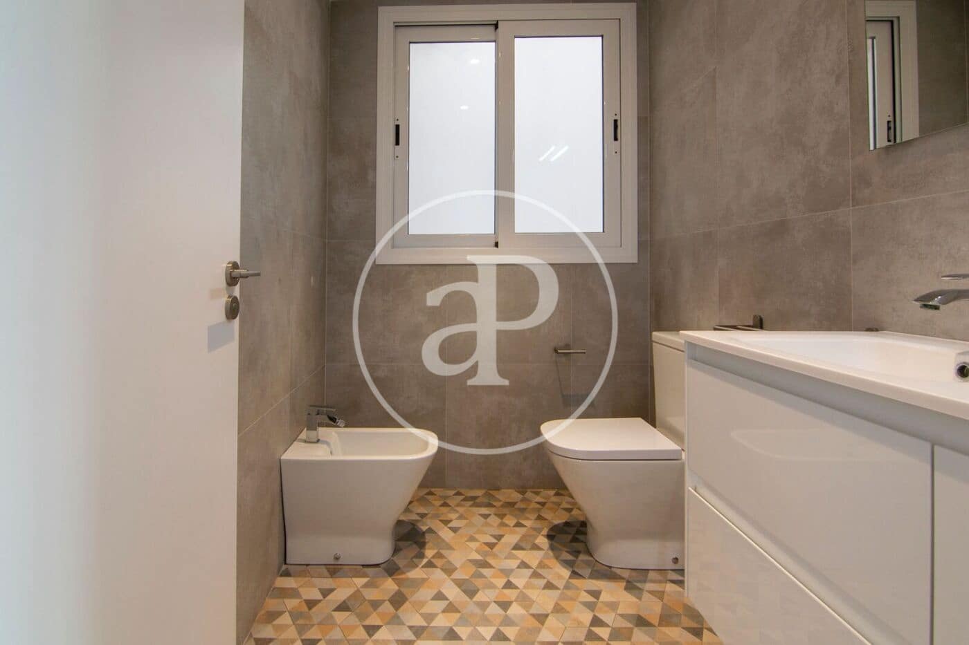 4 sypialnia Apartament do wynajęcia w Miasto Walencja - 3 000 € (Ref: 9049136)