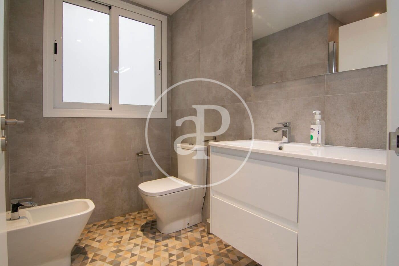 4 sypialnia Apartament do wynajęcia w Miasto Walencja - 3 000 € (Ref: 9049136)