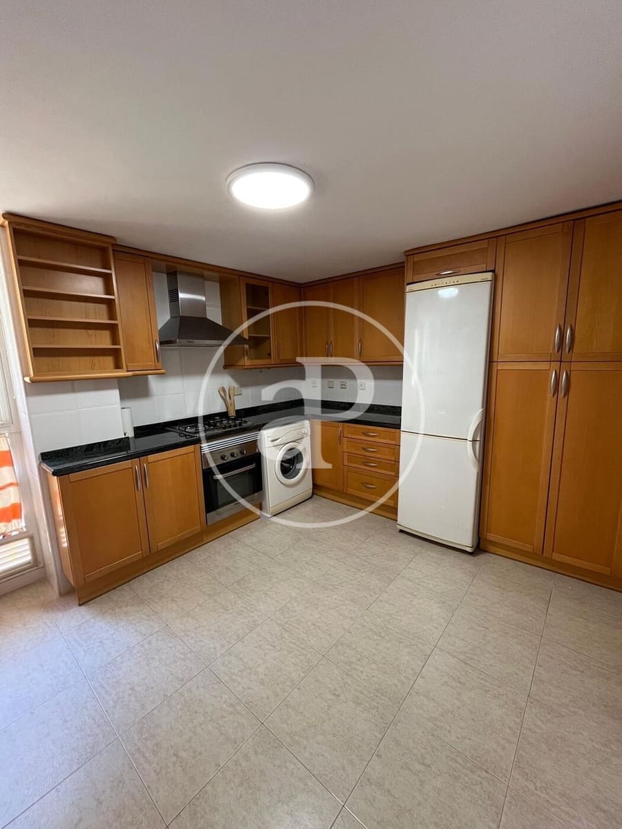 4 quarto Apartamento para arrendar em Valencia cidade - 1 900 € (Ref: 9051368)