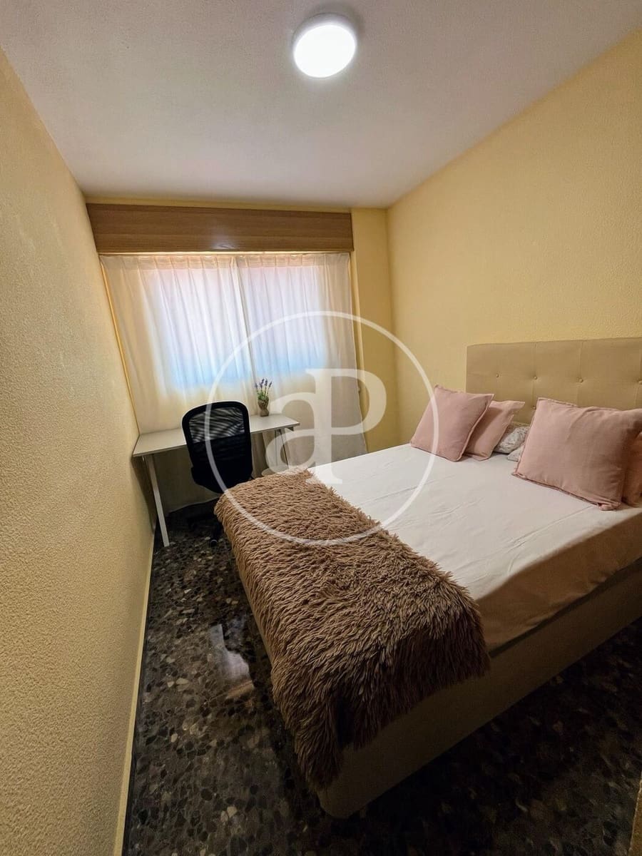 4 quarto Apartamento para arrendar em Valencia cidade - 1 900 € (Ref: 9051368)