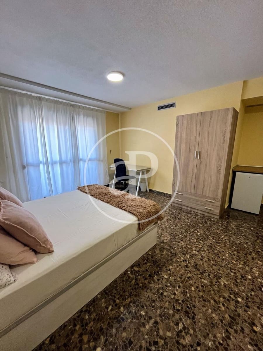 4 quarto Apartamento para arrendar em Valencia cidade - 1 900 € (Ref: 9051368)