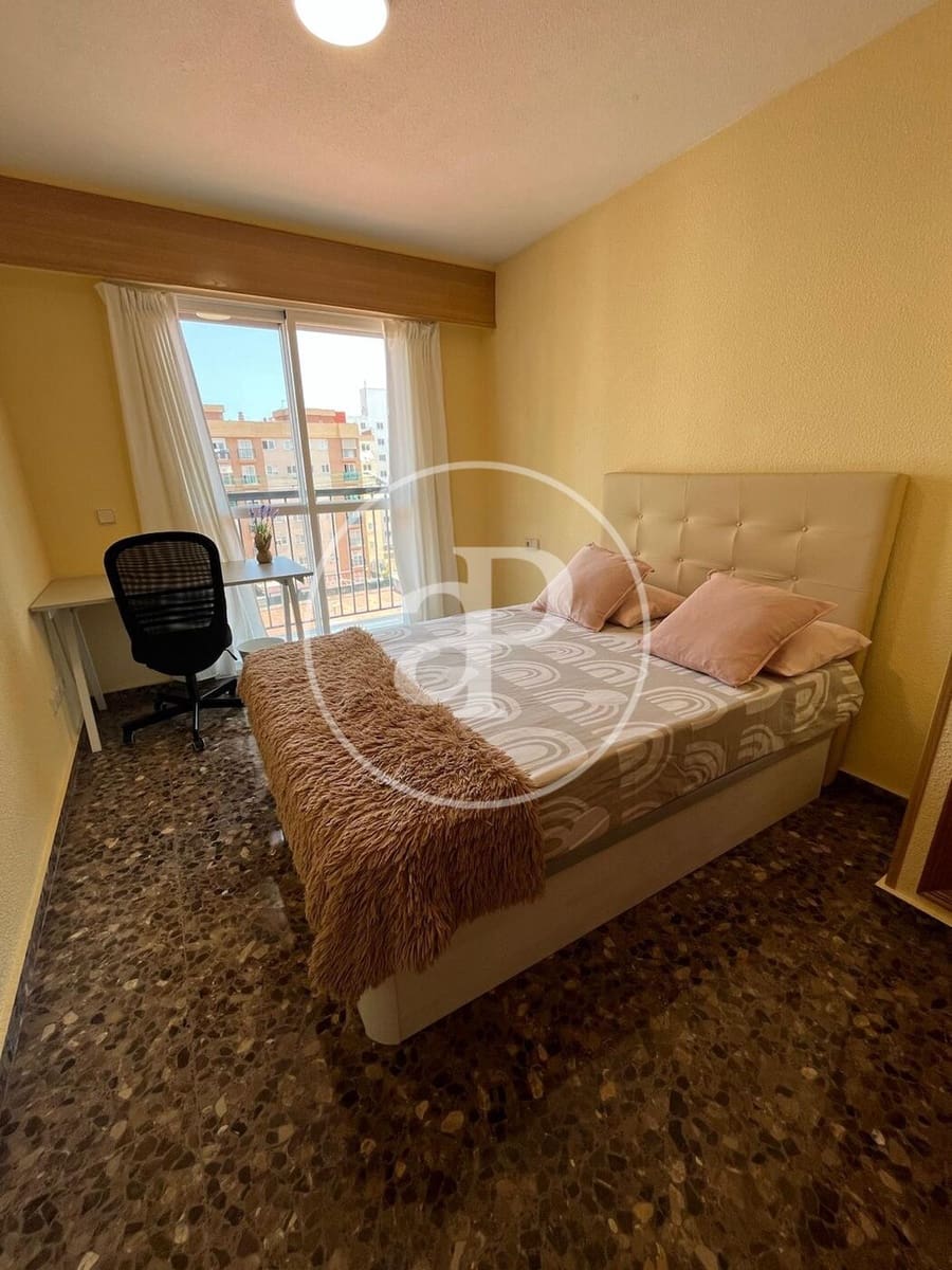 4 quarto Apartamento para arrendar em Valencia cidade - 1 900 € (Ref: 9051368)