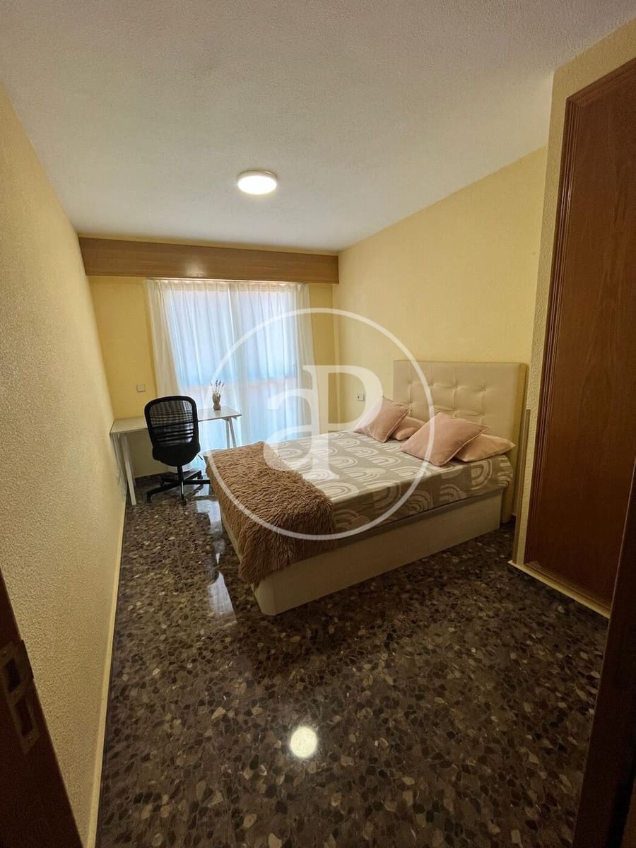 4 quarto Apartamento para arrendar em Valencia cidade - 1 900 € (Ref: 9051368)