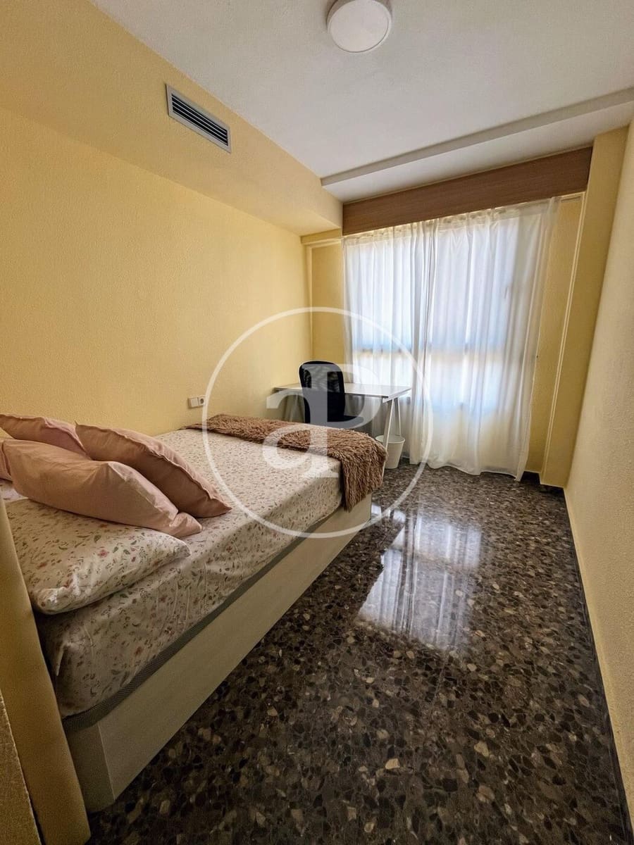 4 quarto Apartamento para arrendar em Valencia cidade - 1 900 € (Ref: 9051368)