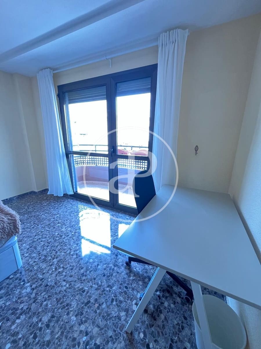 4 quarto Apartamento para arrendar em Valencia cidade - 1 900 € (Ref: 9051368)